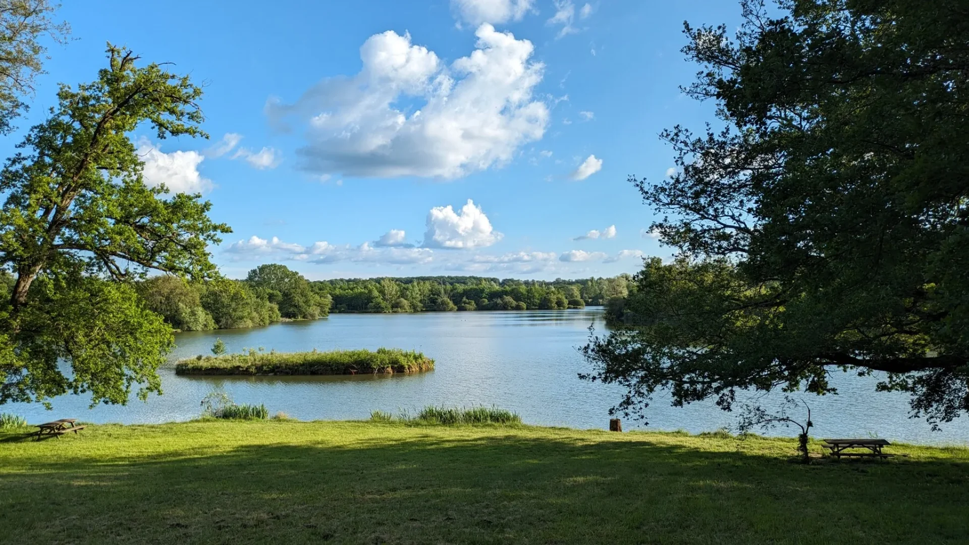 Lac de Bannac et son camping, Aveyron